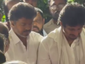 RB Choudary Funeral: TVK Chief Vijay Gets Emotional While Consoling Jiiva (VIDEO) - Hindi News | RB Choudary Funeral: TVK Chief Vijay Gets Emotional While Consoling Jiiva (VIDEO) | Latest entertainment News at Lokmattimes.com
