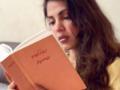 Rhea Chakraborty finds comfort and hope in Rabindranath Tagore's Gitanjali - Hindi News | Rhea Chakraborty finds comfort and hope in Rabindranath Tagore's Gitanjali | Latest entertainment News at Lokmattimes.com