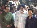 Sachin Tendulkar and MNS Chief Raj Thackeray Unveil Memorial for Indian Cricket Coach Ramakant Achrekar in Mumbai (Watch Video) - Hindi News | Sachin Tendulkar and MNS Chief Raj Thackeray Unveil Memorial for Indian Cricket Coach Ramakant Achrekar in Mumbai (Watch Video) | Latest mumbai News at Lokmattimes.com