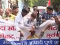 NCP (SP) Workers In Pune Protest Against Sadabhau Khot Over Remarks on Party Chief Sharad Pawar's Face (Watch Video) - Hindi News | NCP (SP) Workers In Pune Protest Against Sadabhau Khot Over Remarks on Party Chief Sharad Pawar's Face (Watch Video) | Latest pune News at Lokmattimes.com