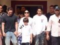 Lok Sabha Election 2024: Superstar Shah Rukh Khan Casts His Vote in Mumbai For the Fifth Phase (Watch Video) - Hindi News | Lok Sabha Election 2024: Superstar Shah Rukh Khan Casts His Vote in Mumbai For the Fifth Phase (Watch Video) | Latest mumbai News at Lokmattimes.com