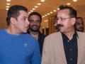 Baba Siddique Last Rites: Salman Khan Visits Late NCP Leader's Residence to Pay Final Respects Amid Tight Security (Watch Video) - Hindi News | Baba Siddique Last Rites: Salman Khan Visits Late NCP Leader's Residence to Pay Final Respects Amid Tight Security (Watch Video) | Latest entertainment News at Lokmattimes.com