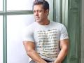 Salman Khan House Firing: Security Beefed Up Outside Galaxy Apartments After Shootout by Bishnoi Gang (Watch Video) - Hindi News | Salman Khan House Firing: Security Beefed Up Outside Galaxy Apartments After Shootout by Bishnoi Gang (Watch Video) | Latest entertainment News at Lokmattimes.com