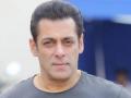Salman Khan fans not allowed to gather outside his Mumbai home after threat from Bishnoi gang - Hindi News | Salman Khan fans not allowed to gather outside his Mumbai home after threat from Bishnoi gang | Latest entertainment News at Lokmattimes.com