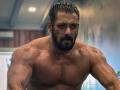 Salman Khan Drops Pictures Showing Off His Ripped Abs, Sets Fitness Goals - Hindi News | Salman Khan Drops Pictures Showing Off His Ripped Abs, Sets Fitness Goals | Latest entertainment News at Lokmattimes.com