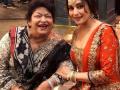 Saroj Khan's favourite student Madhuri Dixit devastated after her guru's death - Hindi News | Saroj Khan's favourite student Madhuri Dixit devastated after her guru's death | Latest entertainment News at Lokmattimes.com