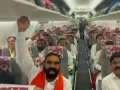 Watch: Shiv Sena and BJP leaders chant religious slogans onboard flight to Ayodhya - Hindi News | Watch: Shiv Sena and BJP leaders chant religious slogans onboard flight to Ayodhya | Latest maharashtra News at Lokmattimes.com