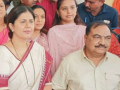 Eknath Khadse meets Pankaja Munde ahead of elections, sparks political speculations - Hindi News | Eknath Khadse meets Pankaja Munde ahead of elections, sparks political speculations | Latest maharashtra News at Lokmattimes.com