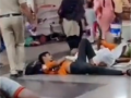 Outrage over video of security personnel spraying water on sleeping passengers at Pune railway station - Hindi News | Outrage over video of security personnel spraying water on sleeping passengers at Pune railway station | Latest maharashtra News at Lokmattimes.com
