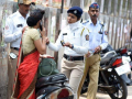 Nashik: City police crack down on traffic violators, continues vigilance in ensuring road safety - Hindi News | Nashik: City police crack down on traffic violators, continues vigilance in ensuring road safety | Latest maharashtra News at Lokmattimes.com