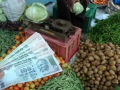 Nagpur: Scarcity of tomatoes and green chillies leads to surge in prices, reaching Rs 150/kg - Hindi News | Nagpur: Scarcity of tomatoes and green chillies leads to surge in prices, reaching Rs 150/kg | Latest maharashtra News at Lokmattimes.com