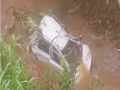 Kolhapur: Speeding car plunges into stream, two dead and one injured - Hindi News | Kolhapur: Speeding car plunges into stream, two dead and one injured | Latest maharashtra News at Lokmattimes.com