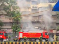 Mumbai: Fire breaks out at shop near Metro Cinema in Marine Lines - Hindi News | Mumbai: Fire breaks out at shop near Metro Cinema in Marine Lines | Latest maharashtra News at Lokmattimes.com