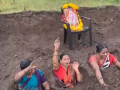 Maratha quota protest in Beed: Women stage half-buried protest - Hindi News | Maratha quota protest in Beed: Women stage half-buried protest | Latest maharashtra News at Lokmattimes.com
