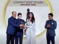 Esha Gupta grabs the Title of Most Stylish Glamorous Diva at Lokmat Most Stylish Awards 2023 - Hindi News | Esha Gupta grabs the Title of Most Stylish Glamorous Diva at Lokmat Most Stylish Awards 2023 | Latest entertainment News at Lokmattimes.com