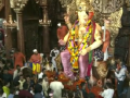 Watch: BJP chief J P Nadda offers prayers at Mumbai's Lalbaugcha Raja - Hindi News | Watch: BJP chief J P Nadda offers prayers at Mumbai's Lalbaugcha Raja | Latest maharashtra News at Lokmattimes.com