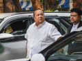 Maratha reservation protesters vandalise minister Hasan Mushrif's car in Mumbai - Hindi News | Maratha reservation protesters vandalise minister Hasan Mushrif's car in Mumbai | Latest maharashtra News at Lokmattimes.com