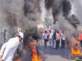 Maratha reservation protest: 500 booked in Pune for blocking national highway and burning tyres - Hindi News | Maratha reservation protest: 500 booked in Pune for blocking national highway and burning tyres | Latest maharashtra News at Lokmattimes.com
