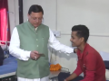 Uttarakhand CM Dhami meets rescued workers in hospital, hands over Rs 1 lakh relief cheques - Hindi News | Uttarakhand CM Dhami meets rescued workers in hospital, hands over Rs 1 lakh relief cheques | Latest national News at Lokmattimes.com