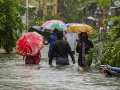 Cyclone Michaung: Death toll rises to 17, Chennai streets waterlogged after heavy rainfall - Hindi News | Cyclone Michaung: Death toll rises to 17, Chennai streets waterlogged after heavy rainfall | Latest national News at Lokmattimes.com