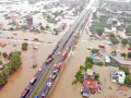 10 dead as heavy rains wreak havoc in Tamil Nadu; schools and colleges shut in several districts - Hindi News | 10 dead as heavy rains wreak havoc in Tamil Nadu; schools and colleges shut in several districts | Latest national News at Lokmattimes.com