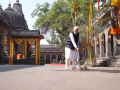 Watch: PM Modi Cleans Premises of Shree Kala Ram Mandir in Nashik, Urges Everyone to Join 'Swachhata Abhiyan' - Hindi News | Watch: PM Modi Cleans Premises of Shree Kala Ram Mandir in Nashik, Urges Everyone to Join 'Swachhata Abhiyan' | Latest maharashtra News at Lokmattimes.com