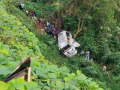 Kerala Road Accident: Three Dead, 14 Injured After Tourist Vehicle From Tamil Nadu Falls Into Gorge - Hindi News | Kerala Road Accident: Three Dead, 14 Injured After Tourist Vehicle From Tamil Nadu Falls Into Gorge | Latest national News at Lokmattimes.com