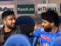 Ambati Rayudu Comforts Skipper Hardik Pandya After MI’s Third Defeat vs RR at Wankhede (Watch Video) - Hindi News | Ambati Rayudu Comforts Skipper Hardik Pandya After MI’s Third Defeat vs RR at Wankhede (Watch Video) | Latest cricket News at Lokmattimes.com