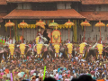 Thrissur Pooram 2024: Fireworks Lights Up the Sky of Kerala City on Occasion of Festival (Watch) - Hindi News | Thrissur Pooram 2024: Fireworks Lights Up the Sky of Kerala City on Occasion of Festival (Watch) | Latest national News at Lokmattimes.com