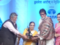 Amitabh Bachchan Receives Lata Deenanath Mangeshkar Award 2024 (Watch Video) - Hindi News | Amitabh Bachchan Receives Lata Deenanath Mangeshkar Award 2024 (Watch Video) | Latest entertainment News at Lokmattimes.com