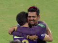 Sunil Narine, Gautam Gambhir's Smiling Moment Captured, Lift Each Other After KKR's IPL Victory; Video Goes Viral - Hindi News | Sunil Narine, Gautam Gambhir's Smiling Moment Captured, Lift Each Other After KKR's IPL Victory; Video Goes Viral | Latest cricket News at Lokmattimes.com