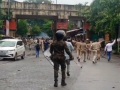 Badlapur Sexual Abuse Case: Police Fire Tear Gas, Use Lathi-Charge to Disperse Protesters (Watch Video) - Hindi News | Badlapur Sexual Abuse Case: Police Fire Tear Gas, Use Lathi-Charge to Disperse Protesters (Watch Video) | Latest thane News at Lokmattimes.com