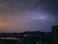 Lightning Strikes Mumbai: Residents Share Photos and Videos of Sudden Weather Change - Hindi News | Lightning Strikes Mumbai: Residents Share Photos and Videos of Sudden Weather Change | Latest mumbai News at Lokmattimes.com