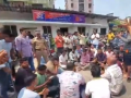 Beef Smuggling In Mumbai: Tensions Escalate in Mira Road Road as Hindus and Muslims Clash in Naya Nagar (Watch Video) - Hindi News | Beef Smuggling In Mumbai: Tensions Escalate in Mira Road Road as Hindus and Muslims Clash in Naya Nagar (Watch Video) | Latest mumbai News at Lokmattimes.com