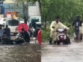 Pune Rains: Heavy Showers Turn Roads Into Rivers, Vehicles Break Down on Flooded Streets (Watch Video) - Hindi News | Pune Rains: Heavy Showers Turn Roads Into Rivers, Vehicles Break Down on Flooded Streets (Watch Video) | Latest pune News at Lokmattimes.com