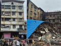 Nalasopara Building Collapse: 150 Families Evacuated as 4-Story Structure Crumbles Amid Repair Work - Hindi News | Nalasopara Building Collapse: 150 Families Evacuated as 4-Story Structure Crumbles Amid Repair Work | Latest maharashtra News at Lokmattimes.com