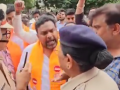 Nagpur: Bank Refuses Rs 22 Lakh Claim Over FIR in Marathi; MNS Launches Strong Protest (VIDEO) - Hindi News | Nagpur: Bank Refuses Rs 22 Lakh Claim Over FIR in Marathi; MNS Launches Strong Protest (VIDEO) | Latest nagpur News at Lokmattimes.com