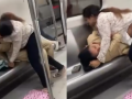Delhi Metro Fight: Two Women Slap and Push Each Other Over Seat Dispute; Shocking Video Emerges (Watch) - Hindi News | Delhi Metro Fight: Two Women Slap and Push Each Other Over Seat Dispute; Shocking Video Emerges (Watch) | Latest national News at Lokmattimes.com