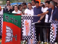Namo Yuva Yatra: Milind Soman Flags Off Campaign in Mumbai, Says ‘Theme of a Drug-Free India Is Very Important’ (Watch Videos) - Hindi News | Namo Yuva Yatra: Milind Soman Flags Off Campaign in Mumbai, Says ‘Theme of a Drug-Free India Is Very Important’ (Watch Videos) | Latest mumbai News at Lokmattimes.com
