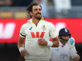 Mitchell Starc Surpasses Wasim Akram, Becomes Highest-Wicket-Taking Left-Arm Pacer in Test History (VIDEO) - Hindi News | Mitchell Starc Surpasses Wasim Akram, Becomes Highest-Wicket-Taking Left-Arm Pacer in Test History (VIDEO) | Latest cricket News at Lokmattimes.com