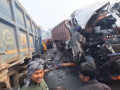 Uttar Pradesh Road Accident: Three Trucks Collide on Raebareli–Ayodhya Highway, Several Seriously Injured; Traffic Disrupted - Hindi News | Uttar Pradesh Road Accident: Three Trucks Collide on Raebareli–Ayodhya Highway, Several Seriously Injured; Traffic Disrupted | Latest navi-mumbai News at Lokmattimes.com