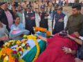 Maharashtra Tragedy: Viral Video Shows Newborn, Grieving Mother’s Final Goodbye to Army Jawan Pramod Jadhav in Satara (Watch Video) - Hindi News | Maharashtra Tragedy: Viral Video Shows Newborn, Grieving Mother’s Final Goodbye to Army Jawan Pramod Jadhav in Satara (Watch Video) | Latest maharashtra News at Lokmattimes.com