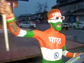 Republic Day 2026: Tourist Waves Tiranga, Celebrates with Mini BrahMos at Srinagar’s Lal Chowk (Watch Video) - Hindi News | Republic Day 2026: Tourist Waves Tiranga, Celebrates with Mini BrahMos at Srinagar’s Lal Chowk (Watch Video) | Latest national News at Lokmattimes.com