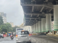 Mumbai: Iron Pillar from Under-Construction Bridge Falls on Car at Goregaon Link Road, No Injuries Reported - Hindi News | Mumbai: Iron Pillar from Under-Construction Bridge Falls on Car at Goregaon Link Road, No Injuries Reported | Latest mumbai News at Lokmattimes.com