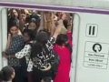 Mumbai Local Train: Woman Dragged by Hair Off Crowded Train at Kalyan Station; Shocking Video Emerges - Hindi News | Mumbai Local Train: Woman Dragged by Hair Off Crowded Train at Kalyan Station; Shocking Video Emerges | Latest mumbai News at Lokmattimes.com
