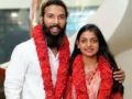 Viral ‘Kumbh Mela Girl’ Monalisa Bhosle Ties The Knot With Her Boyfriend From Maharashtra At Kerala Temple (Watch Video) - Hindi News | Viral ‘Kumbh Mela Girl’ Monalisa Bhosle Ties The Knot With Her Boyfriend From Maharashtra At Kerala Temple (Watch Video) | Latest social-viral News at Lokmattimes.com