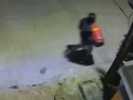Bhopal LPG Cylinder Theft: CCTV Captures 3 Men Fleeing With Cylinders From Former Judge’s Residence - Hindi News | Bhopal LPG Cylinder Theft: CCTV Captures 3 Men Fleeing With Cylinders From Former Judge’s Residence | Latest national News at Lokmattimes.com