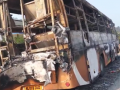 Sangameshwar Bus Fire: 30 Passengers Escape Unhurt After Luxury Coach Catches Blaze (Watch Video) - Hindi News | Sangameshwar Bus Fire: 30 Passengers Escape Unhurt After Luxury Coach Catches Blaze (Watch Video) | Latest maharashtra News at Lokmattimes.com