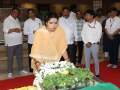 Asha Bhosle Funeral: Mumbai Mayor Ritu Tawde Pays Tribute to Legendary Singer - Hindi News | Asha Bhosle Funeral: Mumbai Mayor Ritu Tawde Pays Tribute to Legendary Singer | Latest mumbai News at Lokmattimes.com