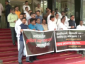 MVA leaders protest demanding Maharashtra Agriculture Minister's resignation over controversial remarks on farmers - Hindi News | MVA leaders protest demanding Maharashtra Agriculture Minister's resignation over controversial remarks on farmers | Latest maharashtra News at Lokmattimes.com